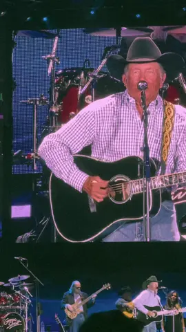 The King of Country, Mr. George Strait. 🙌🏽 @George Strait  #GeorgeStrait #Country #CountryMusic #KingofCountry #Concert #Tour 