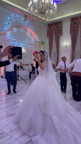 Dasma Shqiptare😍 #dasma #dasmashqiptare #wedding #weddingtiktok #kosovo #albanian #albania #kosova #nuse #nuseshqiptare #bride #beautiful #Love #goviral #goviralgo #viral #viralvideo #viraltiktok #trend #trending #foryou #foryoupage #foryourpage #fyp #fypシ #fypage #fypシ゚viral