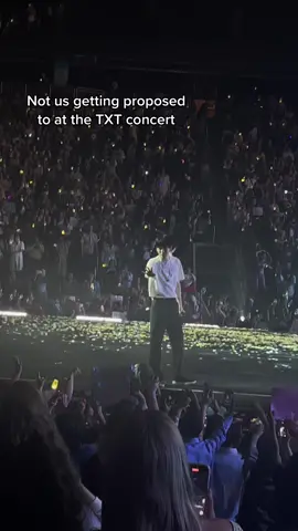 We’re thinking a summer wedding 😌@TOMORROW X TOGETHER #txt #txtmoa #moa #txtsweetmirage #sweetmiragetour #sweetmiragetxt #txtubs #txtubsday2 #soobin #soobintxt #taehyun #taehyuntxt #kpop #kpopfyp 