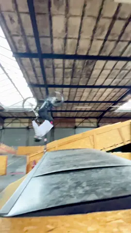 That feeling 😍#trial #flip #mtb #bmx #freeridemtb #mtbflip 