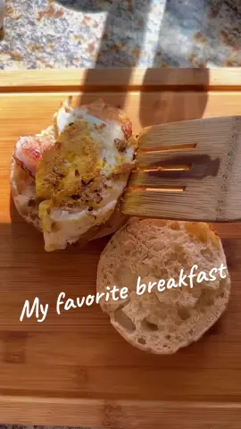 English muffin, egg, canadian bacon, and Frank’s hot sauce. Yum 🤤 #trending #fyp #wivesoftiktok #fitgirlsoftiktok #breakfast #breakfastsandwich 