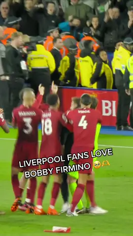 #bobbyfirmino has a special relationship with the #liverpool fans 🤗 #firmino #robertofirmino #liverpool #liverpoolfc 