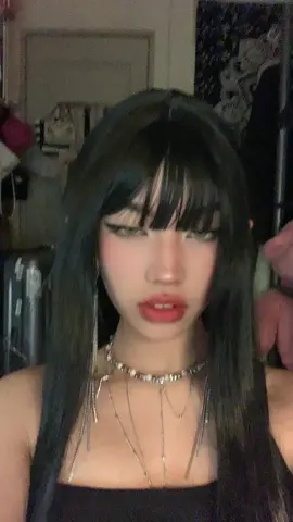 Earrings and necklace from @Fervooor 