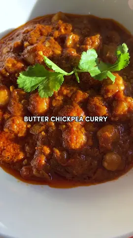 BUTTER CHICKPEA CURRY 🌱 but what's my SECRET ingreident 👀  #butterchicken #butter #curry #chickpeas #chickpeacurry #veganrecipes #plantbasedrecipes 