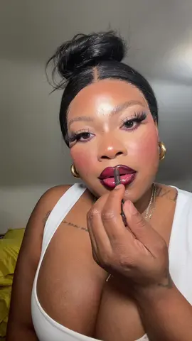 This is literally how I operate daily | lips @Fenty Beauty fruit snack gloss  #adhd  #blackgirlsadhd  #nuerodivergent  #lipcombotutorial 