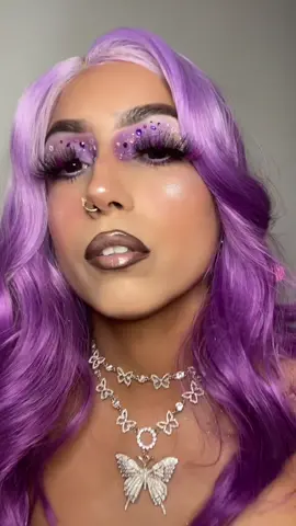I know exactly why #princessjassminemua #purplewig #Latinamua #Rhinestones #makeup 