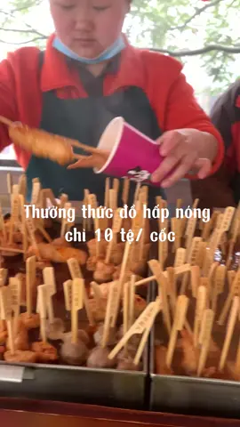 Trong hành trình tìm tới cổng trời Thiên Môn Sơn, mình đã ăn 1 cốc xúc xích luộc chỉ 10 tệ tại điểm dừng nghỉ, lạnh lạnh ăn ngon lắm lun #phuonghoangcotran #dulichtrungquoc #travel #fyp