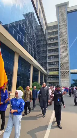 [ HALO SOBAT MAMEN ] Mimin mau absen nih siapa yg ikut lomba Carnaval Ebic atau cuma iseng menyaksikan carnaval di Kampus Viktor UNPAM hari ini?? Seru beut lohh!!!!! Selain ada pawai dan atraksi carnaval ada juga stand2 bazzar🤩 Sampai jumpa lagi di carnaval selanjutnya yaaa!❤️ #fyp #fypシ #unpam #unpamhits #unpamtiktok #universitaspamulang #himamanajemen 