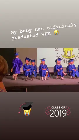 4 years later and she still does that weird ass walk and face when nervous… just imagine that walking down the wedding isle 🤣😂 #moms #vpkgraduate #graduation #timeflieswhenyourehavingfun #sillymom #orlandoflorida #emilyryan 