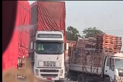 مشاء اللع عليه مشو من قد ساق تريله سواق