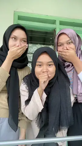 #stitch with @Olaaa_ kita dlu kenapa si😭 @salsabilaaad_ @👑 yuyurly hidupku masi stuck di 2020😀