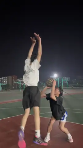 so funny basketball skills! #basketball #basketballchallenge #funnyvideos 