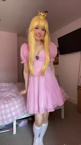 Lil princess peach dance for you ;3 #fyp #cosplay #princesspeach 