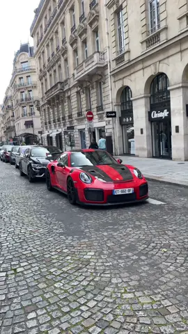 L’art 🫶 #cartiktok #cartoon #car #cars #tiktok #carguy #cargirl #carspotting #pourtoi #foryou #parati #2023 #paris #porsche #911 #gt2rs #red #lartdelautomobile 