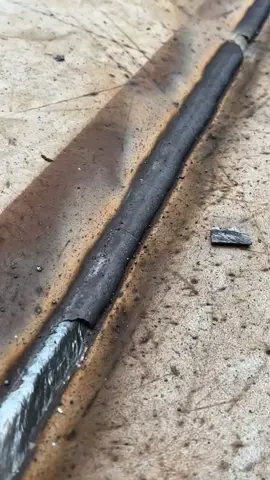 Couple ugly spots, but thats what they made grinders for 💯🍻 Welding out the floor is relaxing 👨🏽‍🏭🔥♥️ #7024 #7024jetrod #jetrod #floor #tankie #dewalt #ariat #ariatwork #tank #tanke #lincolnelectric #lincolnelectricwelding #weld #welder #ilove #welding #stickwelding #ilovemyjob #tankwelder #tankwelding #goodvibes #goodvibesonly