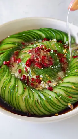 Chinese cucumber salad - Suo Yi Huang Gua 🥒🐉 #cucumber #cucumbersalad #chinesefood #salad #healthyrecipes #foodasmr #chilioil 