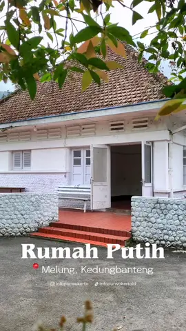 Rumah Putih Melung Kedungbanteng Salah satu gedung tua berwarna dominan putih di kaki gunung slamet. Pernah punya kegiatan atau pengalaman apa disini lur? #Purwokerto #banyumas 