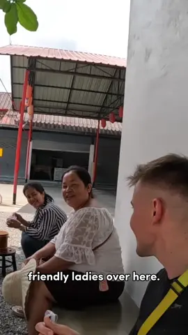 Friendly ladies in Hang Dong, Thailand 🇹🇭 #thailand #travel #chiangmai #traveltiktok #travelvlog #hangdong #thailandtravel 