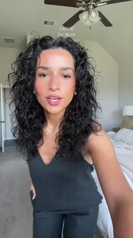 HAPPY FRIDAY!!! this fit ia comfy and i loveeeee #grwm #grwmroutine #grwmfit #grwmmakeup #makeupartist #MakeupRoutine #everydaymakeup #oofd #workfit #fridayvibes #makeupvideo #makeupvlog 