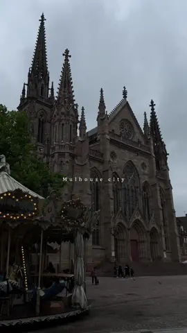Un jour de pluie en Alsace 🥨  #pourtoi #travel #traveladdict #aesthetic #lifestyleblogger #일상기록 #darkmood #traveltiktok #Lifestyle #foryoupage #moodoftheday #aestheticmood #alsace #mulhouse #france #rainday #church #cathedral 