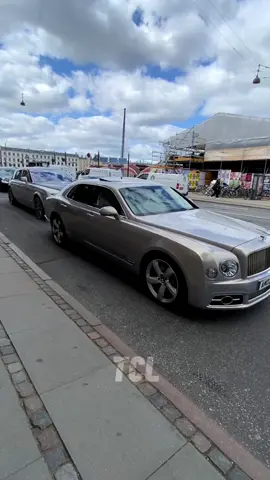 This was unreal😳😮‍💨                                      #car #cars #carsoftiktok #bugatti #bugattichiron #chiron #supercar #hypercar #rollsroyce #bentley #maybach #mercedes #mercedesbenz #benz #bmw #bmwm4csl #bmwm4 #m4csl #exclusivecars #copenhagen #carspotting 