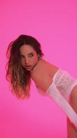 Ela desce e sobe tipo Anitta…  💗 dc: eu #chango 
