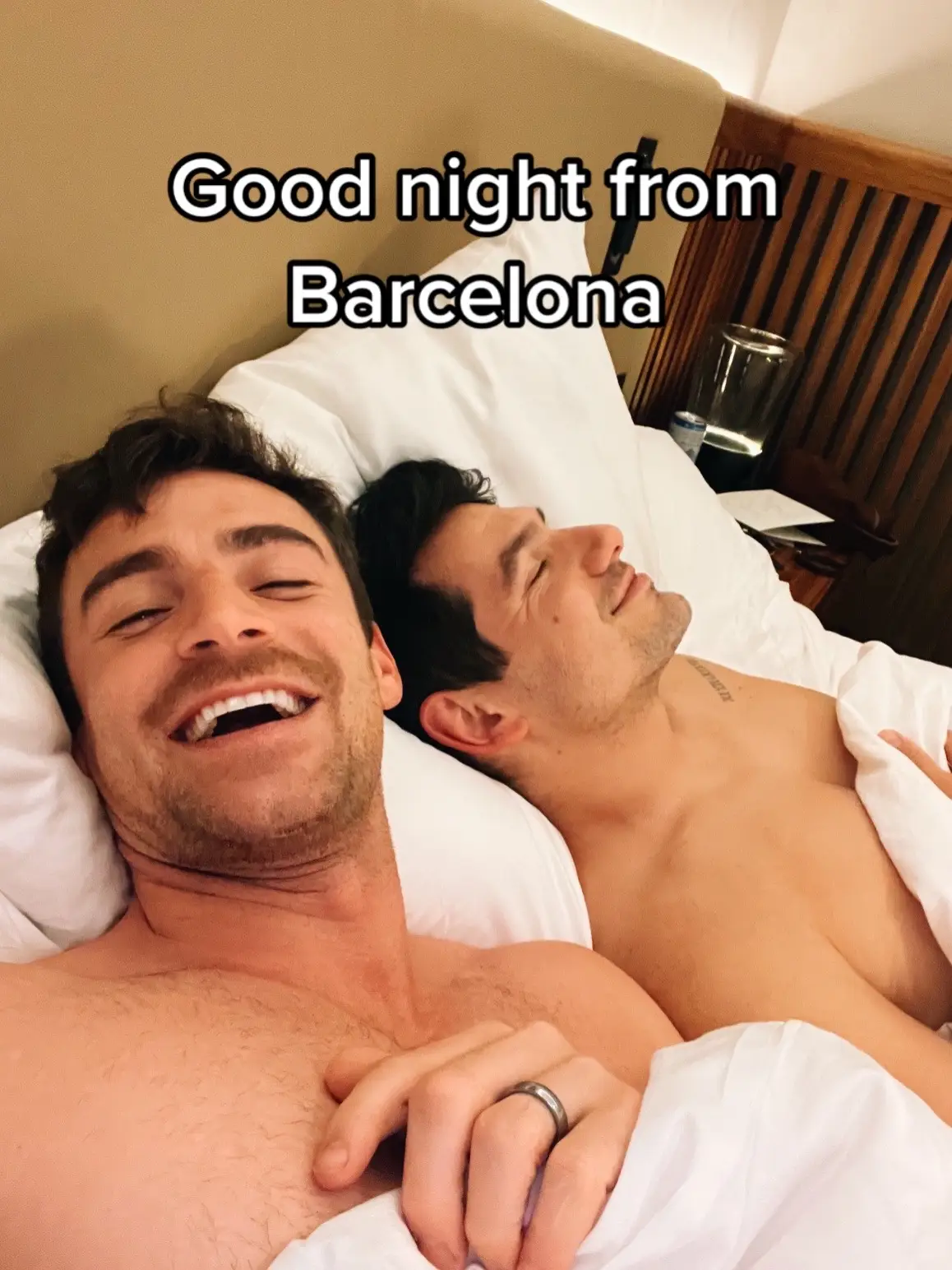 Fighting as hard as we can to keep our eyelids open, we’re saying good night to you from #Barcelona tonight. The extreme jet lag is making everything funny right now, but we’ll catch up tomorrow and show you what we’ve been up to all evening. Good night, friends 🌙