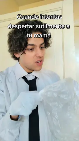 Cuando intentas despertar sutilmente a tu mamá #diadelasmadres #mamá #comedia #humor #gaboalvarez #bolivia #xyzbca 