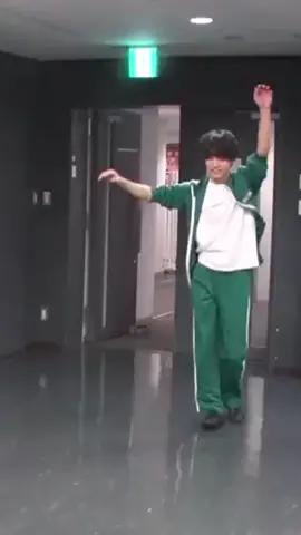 晶哉ちゃんのアクロバット練習、すなわち腹筋とお尻を拝む時間😉🙏✨ 昔アクロで怪我して恐怖心あるのに何回もトライする晶哉くん世界一かっこいいね🥹 #Aぇgroup #佐野晶哉 #グレショー #アクロバット #CapCut #おすすめにのりたい 