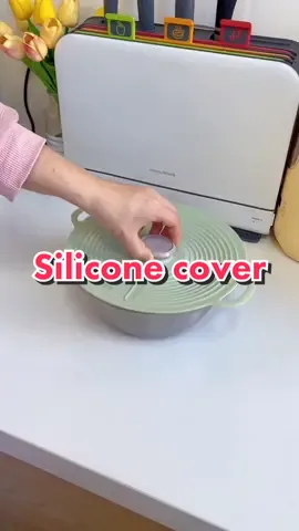 Easy-to-use silicone pot lid that does not take up space#fyp #kitchen #silicone #siliconecover #cover #kitchenthings 