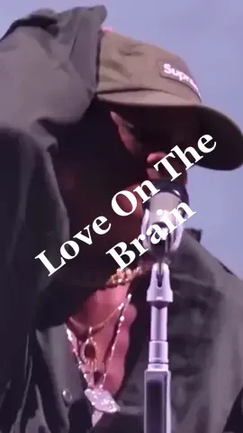 Love on the brain#concert #fashiontiktok #showdarihanna #rhiannanobrasil #rihannasuperbowl #madeinamerica 