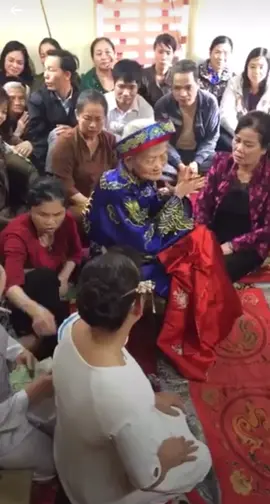 Cụ đồng 100 tuổi hầu thánh, hơn 80 năm phụng sự cửa thánh( video cụ đồng hầu năm 2019) #tinnguongthomauvietnam 