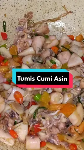Resep Tumis Cumi Asin yang endulita BAHAN 200 gr cumi asin  BUMBU 16 cabe rawit ijo 3 cabe rawit merah/mercon 3 cabe merah keriting 4 siung bawang merah 3 siung bawang putih 1 buah tomat 2 lbr daun jeruk gula  micin #tiktokfood #resepcumi #resepcumiasin #cumi #cumiasamanispedas 
