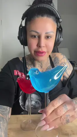 Baby birds 🥰🥰😂 #asmr #drink #TikTokPromote #beautvandthebeast #relax #glassware #birdglass #birdglassdrink #asmrsounds #bensonaksoy #dasbensonding #bensonaksoylive #magic #bluecollar #fy #fypシ #bankai 