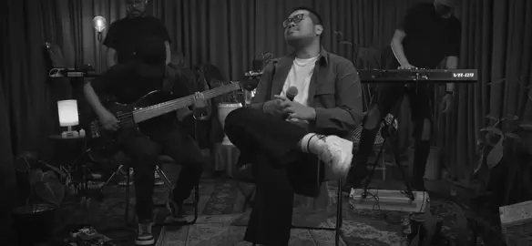 maaf aku merasa kehilanganmu padahal harusnya gak gitu.