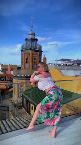Holiday with me? #blonde #curvy #naturalwoman #woman 