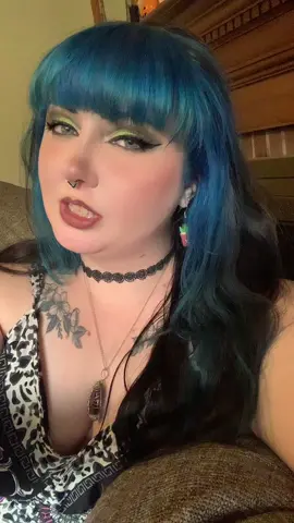 #alternativegirl #gothgirl #bluehair #fyp #midsize #plussize #makeup #mua #beauty #colorfulhair #egirl #chubbyqueen #emo #emogirl #mom #MomsofTikTok #altmom #gothmom #lipsync #elderemo #lipsyncaudios 
