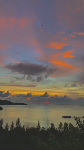 Penikmat Senja_ #CapCut #fyp #malukuutara #lagutimur #anakkompleks #marioyamlean 
