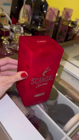 Perfume mais vibe The Weeknd possível! Viciada nesse cheirinho 😮‍💨 #perfumetiktok #perfume #unboxing #comprinhas #perfumecollection #perfumetiktok #haul #beauty #perfumeunboxing #fragrancesforwomen #fyyyyy #scandalelparfum #scandal #jeanpaulgaultier 