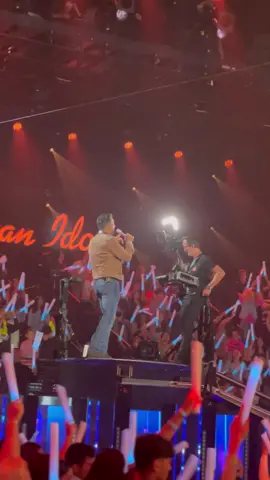 Country done came to town. #americanidol #BeerInMyHand #countrymusic 