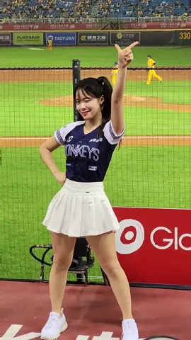 勇敢樂天！李多慧 💓 . . . . . #李多慧 #李多慧이다혜 #李多慧抵台 #李多慧本人 #이다혜 #樂天 #樂天女孩 #樂天桃猿 #樂天桃猿啦啦隊 #樂天女孩❤  #樂天桃園棒球場  #rakuten #rakutengirls #應援 #應援曲 #樂天女孩rakutengirls #李多慧初登場 #桃園 #桃園景點 #桃猿 #桃猿最強 #桃猿大勝 #中華職棒 #cpbl #이다혜 #치어리더 #라쿠텐 #rakuten #이다혜치어리더