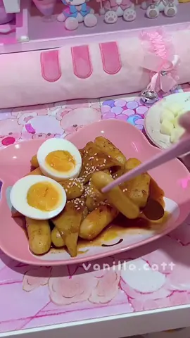TikTok keeps muting my vid😭 #asmr #asmrfood #food #tteokbokki #koreanfood #pink #aesthetic 
