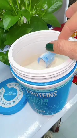 💁‍♀️ Ai uống Collagen của Mỹ 🇺🇸 thì đây là Đỉnh của Đỉnh luôn. Dạng Bột Colagen này siêu cao cấp và siêu hấp thụ luôn. Uống nửa hộp thôi đã thấy da khác hẳn. ❤️ 𝑪𝒐𝒍𝒍𝒂𝒈𝒆𝒏 𝒕𝒉𝒖̉𝒚 𝒑𝒉𝒂̂𝒏 𝑽𝒊𝒕𝒂𝒍 𝑷𝒓𝒐𝒕𝒆𝒊𝒏𝒔 𝑪𝒐𝒍𝒍𝒂𝒈𝒆𝒏 𝑷𝒆𝒑𝒕𝒊𝒅𝒆𝒔  𝗕𝗼̣̂𝘁 𝗖𝗼𝗹𝗹𝗮𝗴𝗲𝗻 𝗩𝗶𝘁𝗮𝗹 𝗣𝗿𝗼𝘁𝗲𝗶𝗻𝘀 𝗠𝘆̃ 🇺🇸 🐂 Đ𝘂̛𝗼̛̣𝗰 𝗹𝗮̂́𝘆 𝘁𝘂̛̀ 𝗽𝗿𝗼𝘁𝗲𝗶𝗻 𝗰𝗼𝗹𝗹𝗮𝗴𝗲𝗻 𝗯𝗼̀ 𝗻𝘂𝗼̂𝗶 𝘁𝗿𝗲̂𝗻 đ𝗼̂̀𝗻𝗴 𝗰𝗼̉ 𝘁𝘂̛̣ 𝗻𝗵𝗶𝗲̂𝗻, đ𝗮̉𝗺 𝗯𝗮̉𝗼 𝘁𝗶𝗲̂𝘂 𝗰𝗵𝘂𝗮̂̉𝗻 𝗰𝗵𝗮̂́𝘁 𝗹𝘂̛𝗼̛̣𝗻𝗴.  🐂𝗕𝗼̣̂𝘁 𝗰𝗼𝗹𝗹𝗮𝗴𝗲𝗻 𝗣𝗲𝗽𝘁𝗶𝗱𝗲𝘀 𝗰𝘂̉𝗮 𝗠𝘆̃ 𝗯𝗼̂̉ 𝘀𝘂𝗻𝗴 𝗵𝗮̀𝗺 𝗹𝘂̛𝗼̛̣𝗻𝗴 𝗰𝗼𝗹𝗹𝗮𝗴𝗲𝗻 𝗯𝗶̣ 𝘁𝗵𝗶𝗲̂́𝘂 𝗵𝘂̣𝘁. ❤️ CÔNG DỤNG:  👉Giúp cơ thể bạn chống oxy hóa, cải thiện nếp nhăn, vùng da bị chùng nhão, ngăn lão hóa. Ngoài việc làm đẹp da, móng, tóc, Collagen Peptide dạng bột còn tốt cho sức khỏe xương khớp. 🔺 Ưu điểm: - Giúp hỗ trợ cơ thể khỏe mạnh, dẻo dai và tăng cường sức khỏe tổng thể. - Không chứa gluten, sữa và đường – Phù hợp với chế độ ăn kiêng của Paleo + Keto và những người dị ứng sữa. 📕📕HDSD: 👉 1-2 muỗng cho 1 lần pha  👉 Hòa tan trong chất nước nóng hoặc lạnh, bao gồm cà phê, sinh tố, nước chấm và đồ nướng….. 🇺🇸MADE IN USA  ⚡️Quy cách : 680g 💰💰Giá : 1️⃣0️⃣0️⃣0️⃣K💰💰 PAGE : Sức Khoẻ & Sắc Đẹp Thời Trang 💻 FB : Diana Tran ☎️ Zalo : 0913640609 (Thoa)