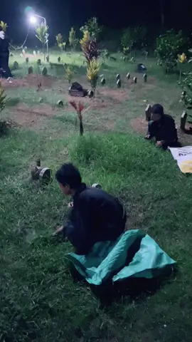 Pengambilan sabuk saiki ndakk kon ngrogohi kuburan 😁di kon ngresik u kuburan oleh pahala mlahan 😁gek sukete tak pakak e sapi 👍🏻👍🏻👍🏻PSHT JAYAAA boloo ❤️