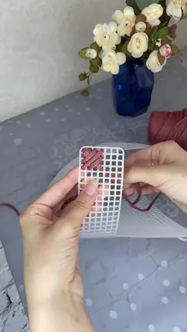 Планирую сделать более подробное видео узора и плетения всей сумки 😍Делаем? #сумкаизканвы #сумкамвоимируками #пластиковаяканва #handmadebag #plasticmeshcanvas  