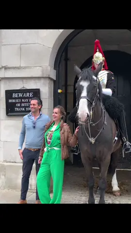 #foryoupage  #tiktokviral #viraltiktok #viralvideo #videoviral #follow #subscribe #like #share #bestvideo #fypviral #horseguardsparade #changingoftheguards #royalguards #thekingsguards #kingsguard #kingshorse #fyp #foryou #fypシ #fanpage #tourists #london #bluesandroyals 