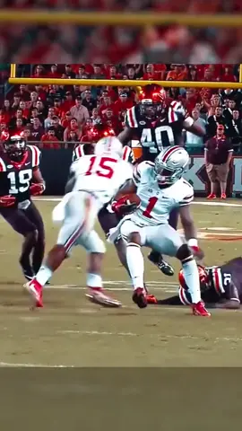 One of the coldest moves in sports 😱👏 @College GameDay #CollegeFootball #cfb 