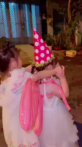 Happy Birthday con gái yêu bé nhỏ của ba mẹ 🩷 Chúc cho con tuổi mới thật tươi vui , hạnh phúc & luôn bình yên nhé ❤️ Con mãi là con yêu của gia đình 💛#babylove #embédễthương #babytiktok #2côngchúa #dethuong #trendtiktok #giađình #family #happybirthday 