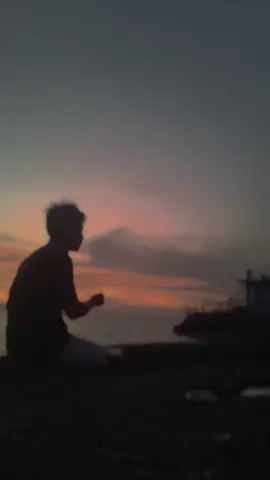 Hanya Bisa Tersenyum Disemua Keadaan:)#fypシ #sad #storywa 