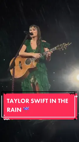 #TaylorSwift in the rain ☔️🥰 [via vchatterley/TT] #SwiftTok #ErasTour  
